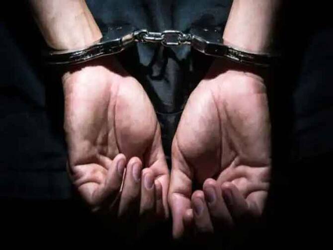 चक्रधरपुर में मोबाइल दुकान से 52 फोन चोरी का खुलासा, नेपाल बॉर्डर से तीन आरोपी गिरफ्तार