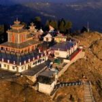सुरकंडा देवी मंदिर – ट्रैकिंग मार्ग, यात्रा गाइड और दर्शन समय | धनौल्टी के पास | Surkanda Devi Temple – Trekking Route, Travel Guide & Darshan Timings | Near Dhanaulti