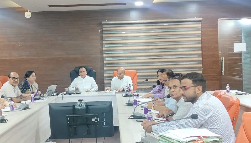 दून विश्वविद्यालय में स्थापित होगा हिन्दू अध्ययन केन्द्र- डॉ. धन सिंह रावत