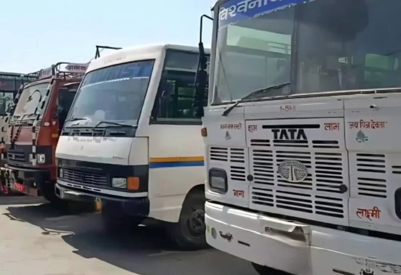 गढ़वाल मंडल में परिवहन ठप, ट्रांसपोर्टरों का चक्का जाम—टैक्स छूट और फिटनेस सेंटर शुरू करने की मांग तेज