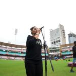 सुनिधि की मौजूदगी से गूंजा स्टेडियम, भारत-साउथ अफ्रीका महिला वनडे से पहले दिखा जोश”