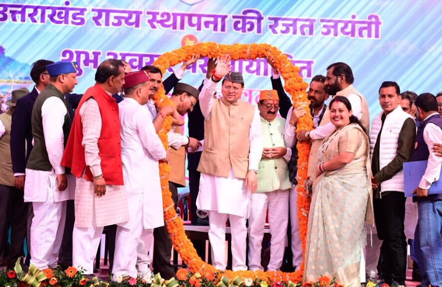 मुख्यमंत्री धामी ने रामनगर में राज्य स्तरीय जन वन महोत्सव का किया शुभारंभ