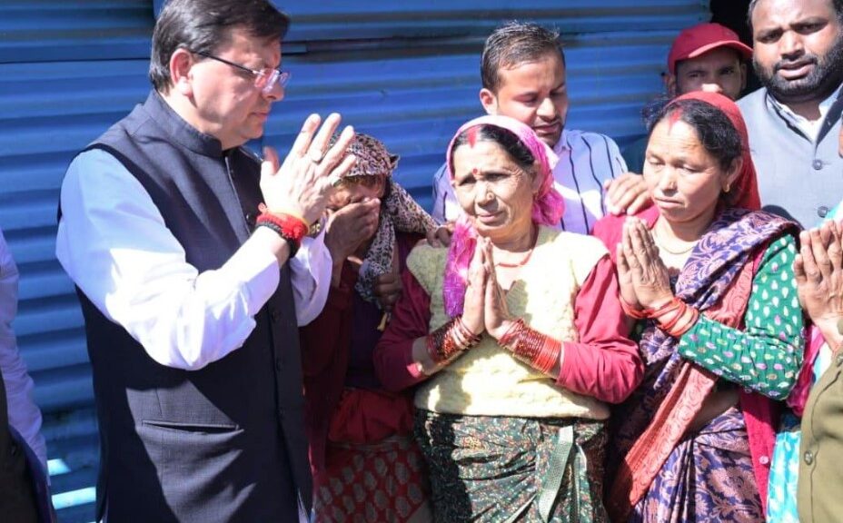 इगास पर रुद्रप्रयाग पहुंचे सीएम धामी, आपदा प्रभावित परिवारों से की मुलाकात