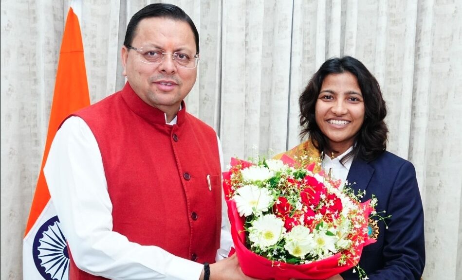 मुख्यमंत्री धामी से मिली वर्ल्ड कप विजेता स्नेह राणा